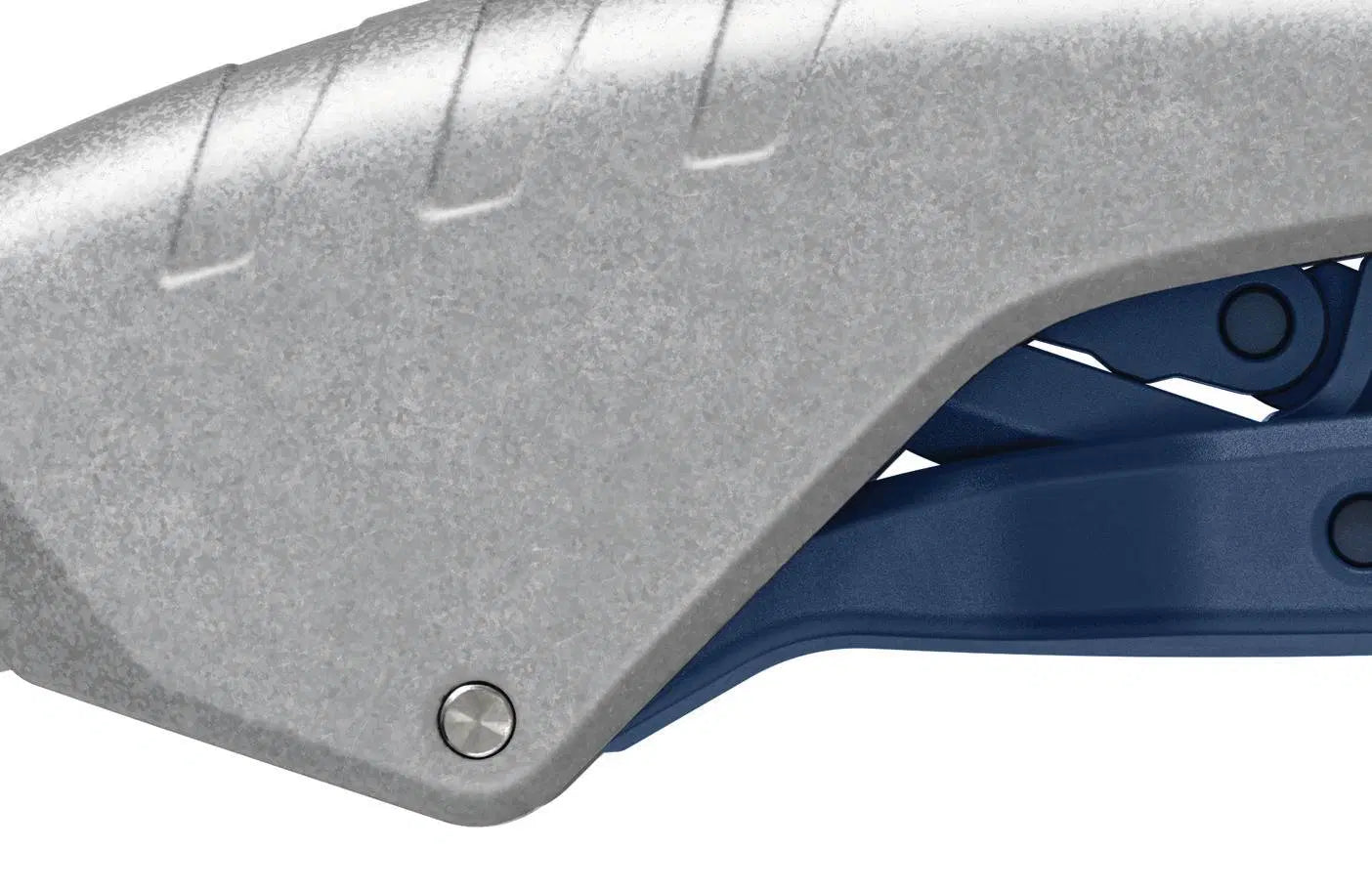 Martor SECUNORM 610 XDR – Detailansicht Metallgriff mit blauem Bedienhebel-Mechanismus, SICHERHEITSCUTTER.DE
