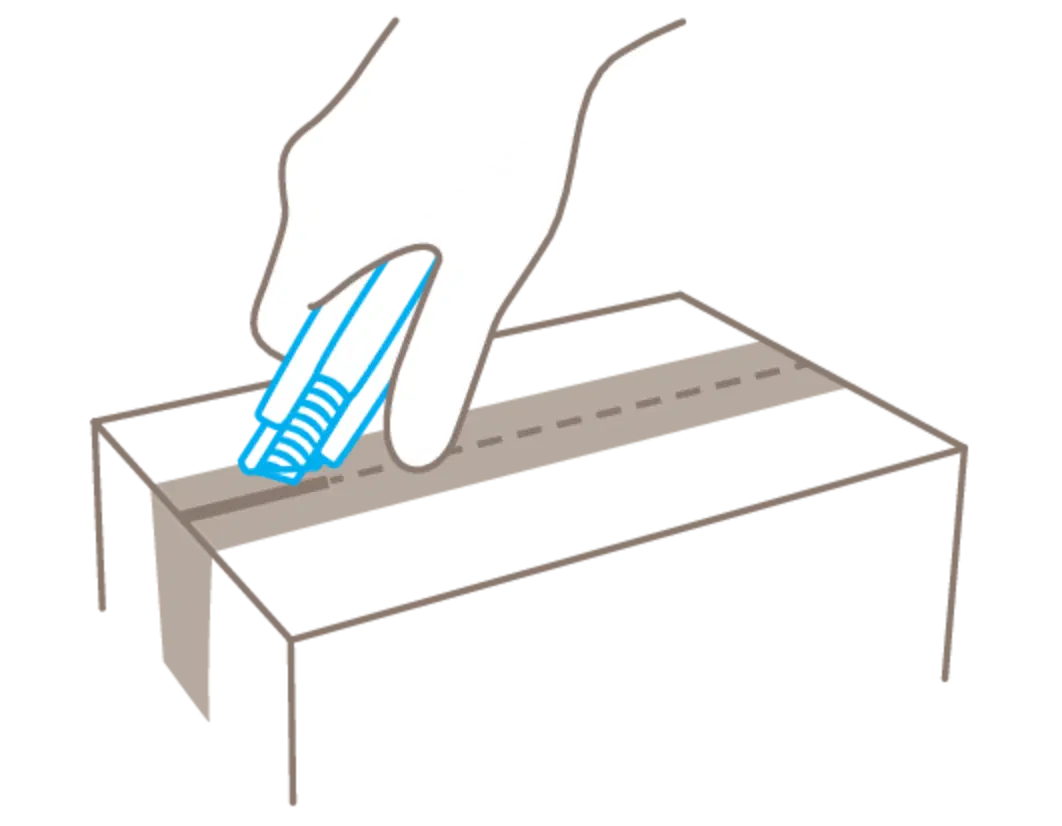 Martor Sicherheitsmesser mit Schutzhandschuh beim Öffnen eines Kartons – professionelle Schneidlösungen bei SICHERHEITSCUTTER.DE