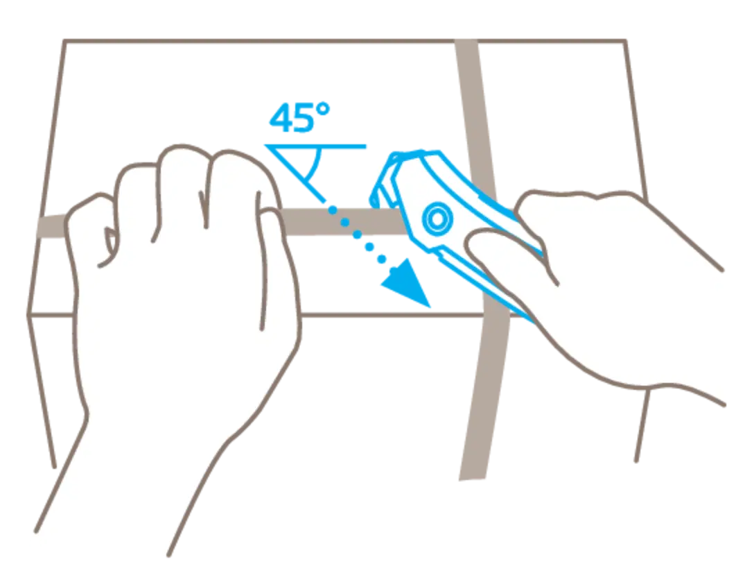 Schematische Illustration zur Anwendung des MARTOR SECUMAX 350 Sicherheitsmessers beim sicheren Durchtrennen von Umreifungsband im 45-Grad-Winkel von SICHERHEITSCUTTER.DE.