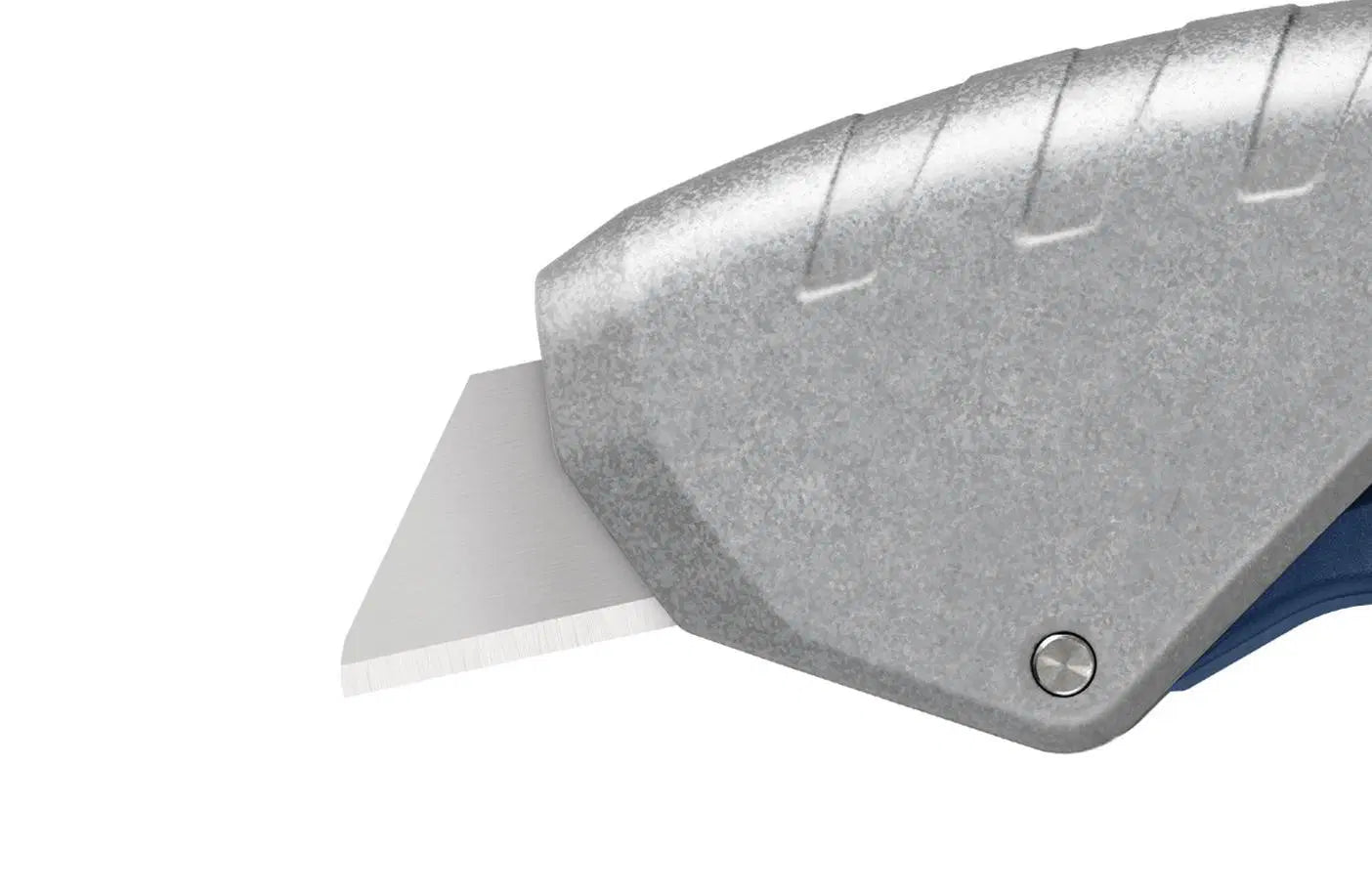 Martor SECUNORM 610 XDR mit ausgefahrener Trapezklinge – Messerkopf aus Aluminium im Detail, SICHERHEITSCUTTER.DE
