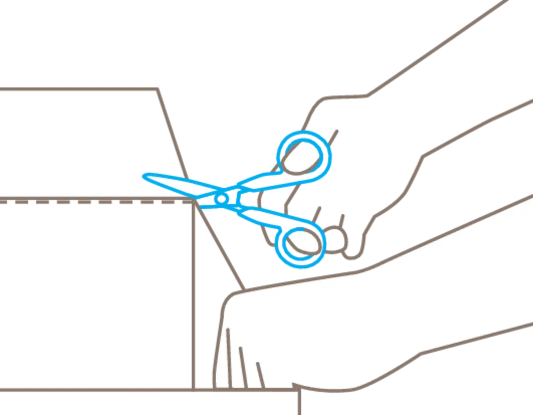 Illustration: Karton entlang der Schnittlinie mit Martor SECUPLUS 363 Sicherheitsschere zuschneiden – SICHERHEITSCUTTER.DE
